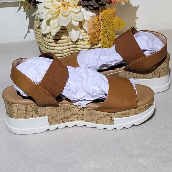 Dream Pairs NWOT Women's Camel Brown Ankle Strap Platform Sandals Size 6.5 - Picture 10 of 12